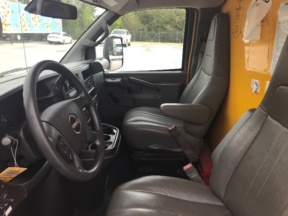 Light Duty Box Truck-Light and Medium Duty Trucks-GMC-2020-Savana G33903-Milwaukee-WI-89,664\n\t\tmiles-$ 24,000 - Image 19