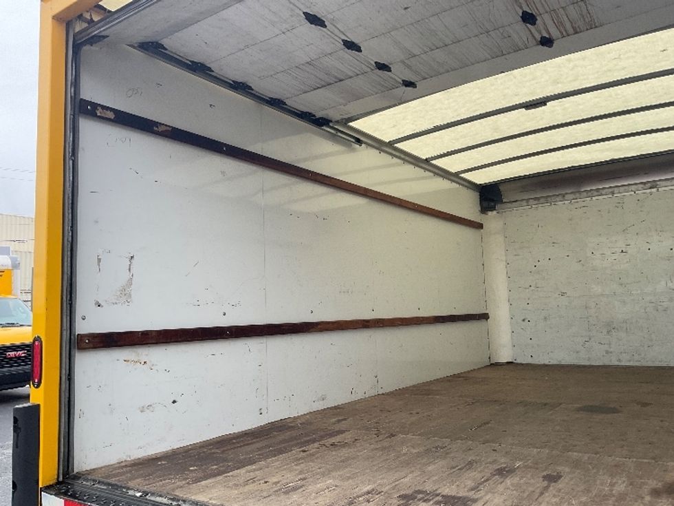 Light Duty Box Truck-Light and Medium Duty Trucks-GMC-2020-Savana G33903-Milwaukee-WI-95,830\n\t\tmiles-$ 23,250 - Image 11