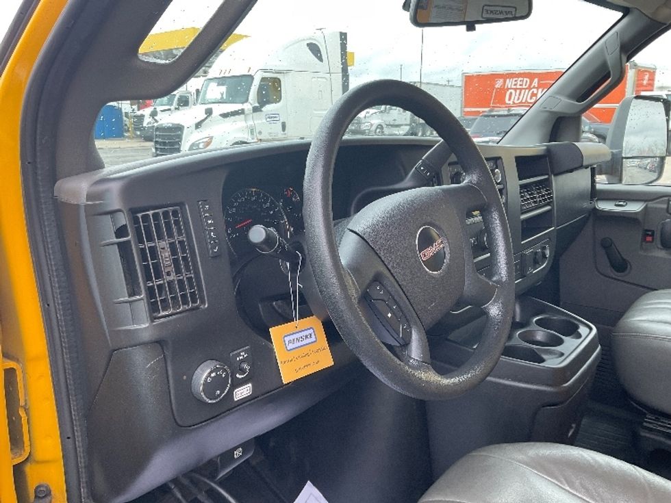 Light Duty Box Truck-Light and Medium Duty Trucks-GMC-2020-Savana G33903-Milwaukee-WI-95,830\n\t\tmiles-$ 23,250 - Image 17