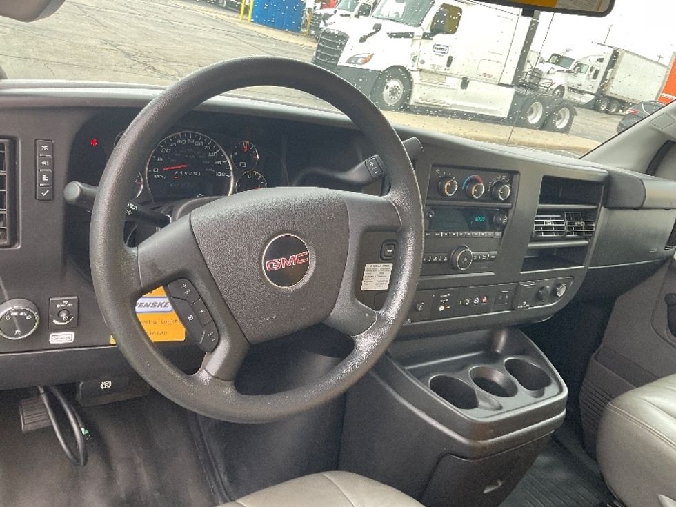 Light Duty Box Truck-Light and Medium Duty Trucks-GMC-2020-Savana G33903-Milwaukee-WI-95,830\n\t\tmiles-$ 23,250 - Image 18