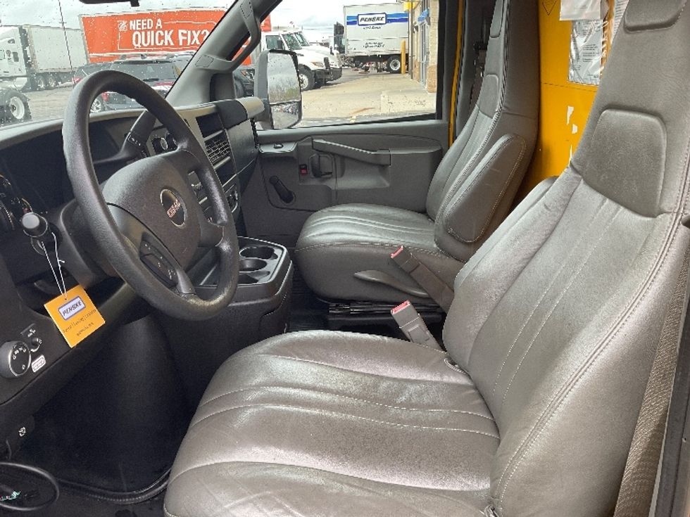 Light Duty Box Truck-Light and Medium Duty Trucks-GMC-2020-Savana G33903-Milwaukee-WI-95,830\n\t\tmiles-$ 23,250 - Image 19