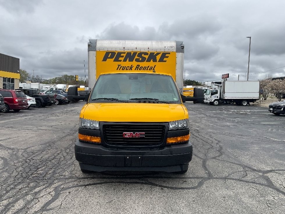 Light Duty Box Truck-Light and Medium Duty Trucks-GMC-2020-Savana G33903-Milwaukee-WI-95,830\n\t\tmiles-$ 23,250 - Image 2