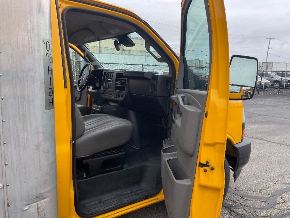 Light Duty Box Truck-Light and Medium Duty Trucks-GMC-2020-Savana G33903-Milwaukee-WI-95,830\n\t\tmiles-$ 23,250 - Image 20