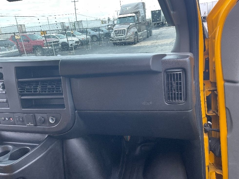 Light Duty Box Truck-Light and Medium Duty Trucks-GMC-2020-Savana G33903-Milwaukee-WI-95,830\n\t\tmiles-$ 23,250 - Image 21
