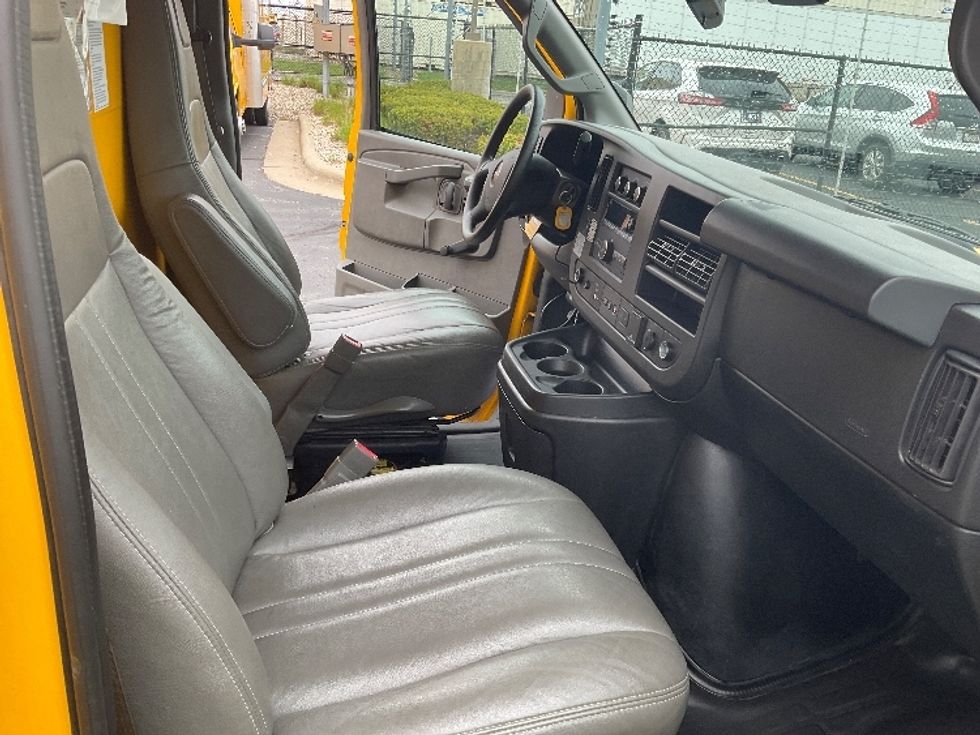 Light Duty Box Truck-Light and Medium Duty Trucks-GMC-2020-Savana G33903-Milwaukee-WI-95,830\n\t\tmiles-$ 23,250 - Image 22
