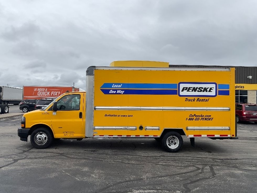 Light Duty Box Truck-Light and Medium Duty Trucks-GMC-2020-Savana G33903-Milwaukee-WI-95,830\n\t\tmiles-$ 23,250 - Image 4