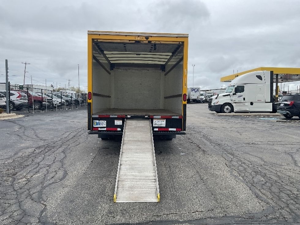Light Duty Box Truck-Light and Medium Duty Trucks-GMC-2020-Savana G33903-Milwaukee-WI-95,830\n\t\tmiles-$ 23,250 - Image 9
