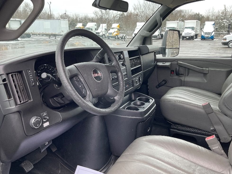 Light Duty Box Truck-Light and Medium Duty Trucks-GMC-2020-Savana G33903-Murfreesboro-TN-82,944\n\t\tmiles-$ 34,000 - Image 17