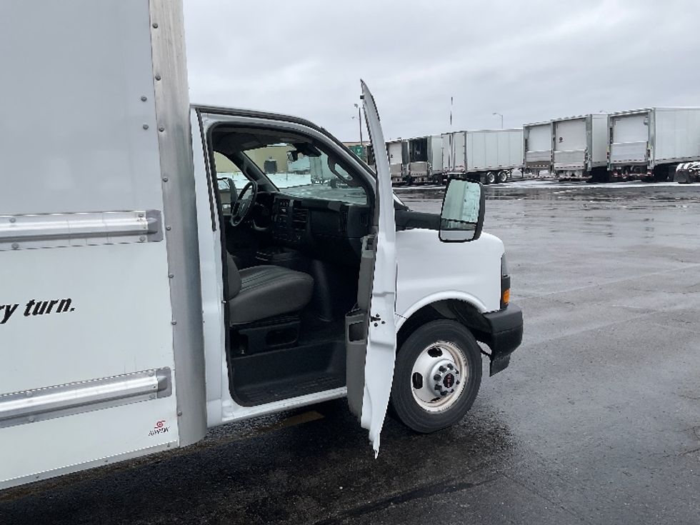 Light Duty Box Truck-Light and Medium Duty Trucks-GMC-2020-Savana G33903-Murfreesboro-TN-82,944\n\t\tmiles-$ 34,000 - Image 20