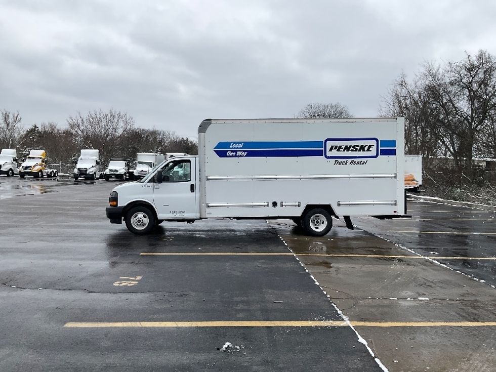 Light Duty Box Truck-Light and Medium Duty Trucks-GMC-2020-Savana G33903-Murfreesboro-TN-82,944\n\t\tmiles-$ 34,000 - Image 4