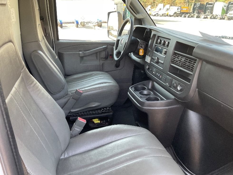 Light Duty Box Truck-Light and Medium Duty Trucks-GMC-2020-Savana G33903-Muskegon-MI-75,722\n\t\tmiles-$ 36,500 - Image 21