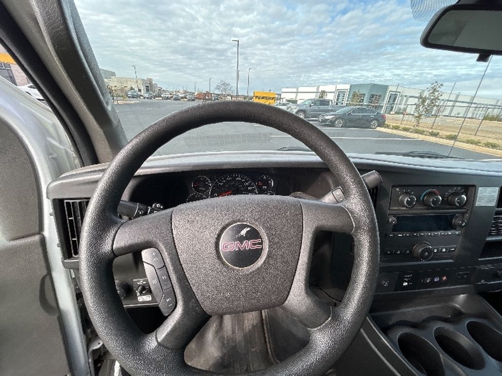 Light Duty Box Truck-Light and Medium Duty Trucks-GMC-2020-Savana G33903-Nashville-TN-104,827\n\t\tmiles-$ 28,500 - Image 17