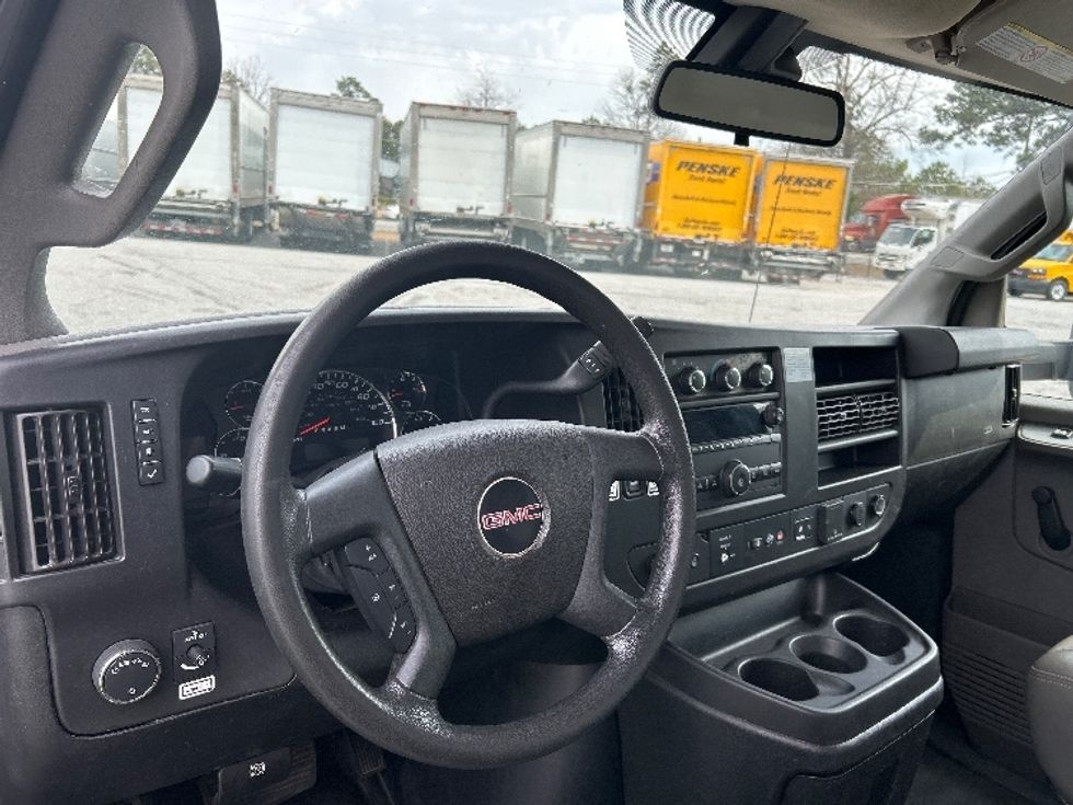 Light Duty Box Truck-Light and Medium Duty Trucks-GMC-2020-Savana G33903-Norcross-GA-83,776\n\t\tmiles-$ 31,750 - Image 17