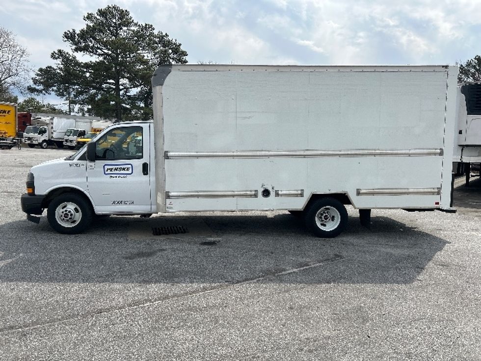 Light Duty Box Truck-Light and Medium Duty Trucks-GMC-2020-Savana G33903-Norcross-GA-83,776\n\t\tmiles-$ 31,750 - Image 4