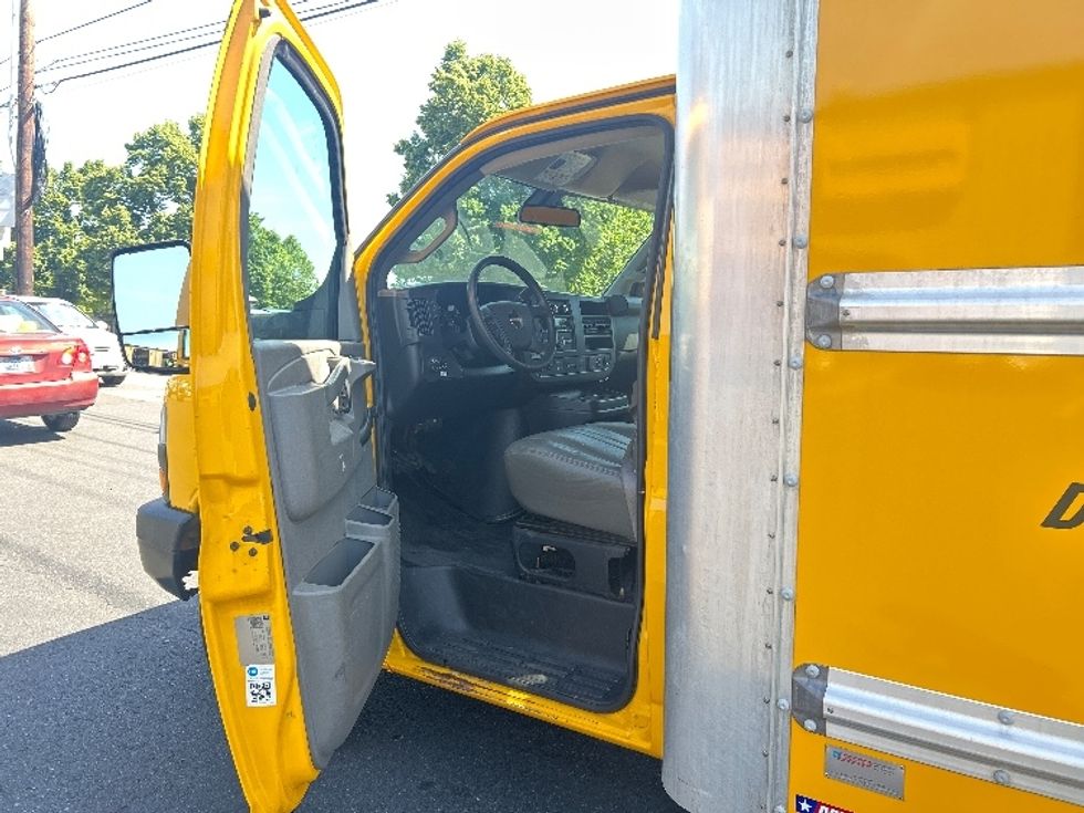 Light Duty Box Truck-Light and Medium Duty Trucks-GMC-2020-Savana G33903-Portland-OR-70,309\n\t\tmiles-$ 29,250 - Image 16