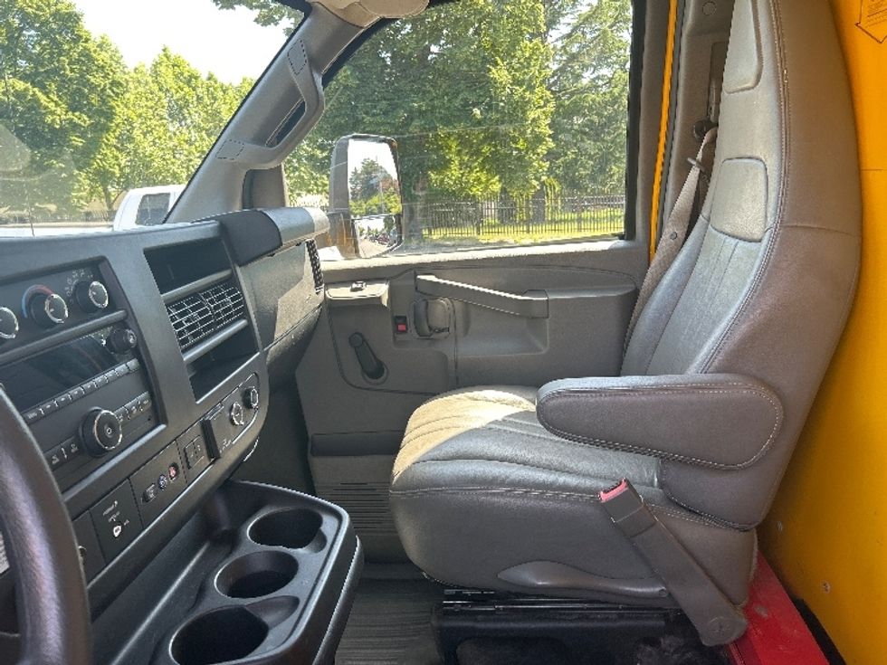 Light Duty Box Truck-Light and Medium Duty Trucks-GMC-2020-Savana G33903-Portland-OR-70,309\n\t\tmiles-$ 29,250 - Image 19