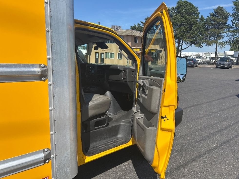 Light Duty Box Truck-Light and Medium Duty Trucks-GMC-2020-Savana G33903-Portland-OR-70,309\n\t\tmiles-$ 29,250 - Image 20