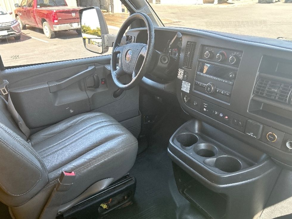 Light Duty Box Truck-Light and Medium Duty Trucks-GMC-2020-Savana G33903-Portland-OR-70,309\n\t\tmiles-$ 29,250 - Image 22