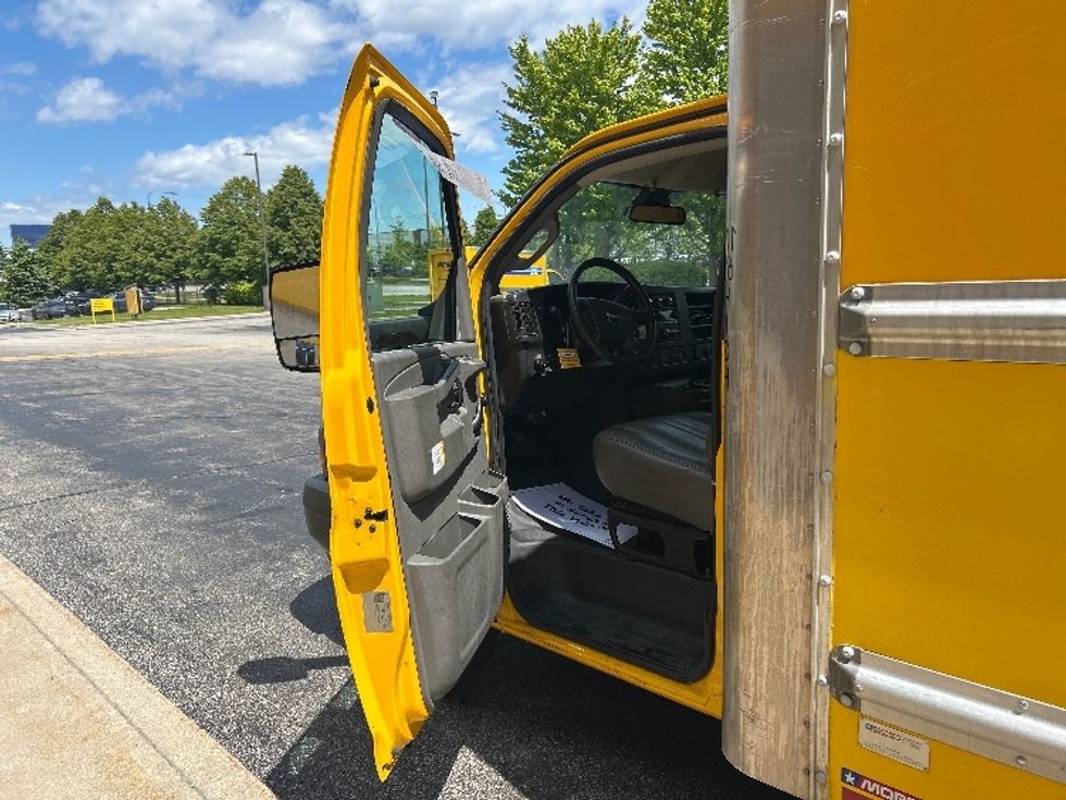 Light Duty Box Truck-Light and Medium Duty Trucks-GMC-2020-Savana G33903-Sturtevant-WI-109,444\n\t\tmiles-$ 21,750 - Image 16
