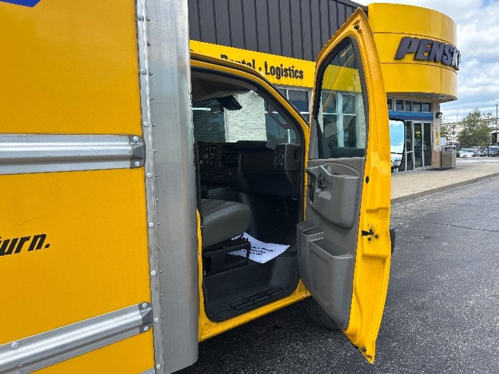 Light Duty Box Truck-Light and Medium Duty Trucks-GMC-2020-Savana G33903-Sturtevant-WI-109,444\n\t\tmiles-$ 21,750 - Image 20