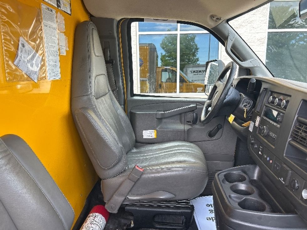 Light Duty Box Truck-Light and Medium Duty Trucks-GMC-2020-Savana G33903-Sturtevant-WI-109,444\n\t\tmiles-$ 21,750 - Image 22