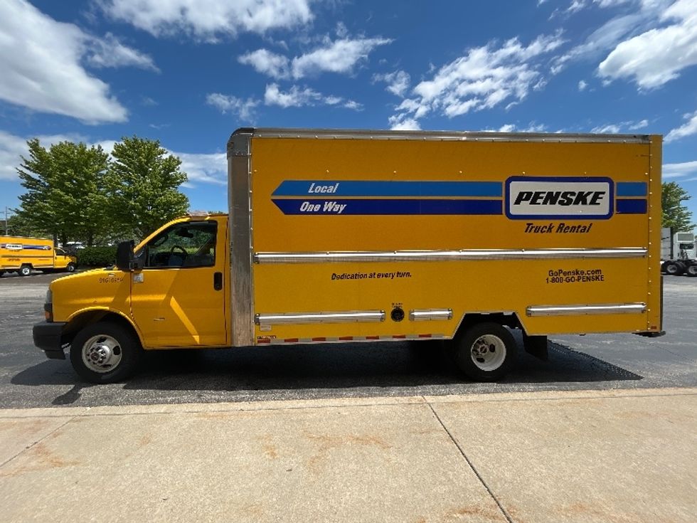 Light Duty Box Truck-Light and Medium Duty Trucks-GMC-2020-Savana G33903-Sturtevant-WI-109,444\n\t\tmiles-$ 21,750 - Image 4