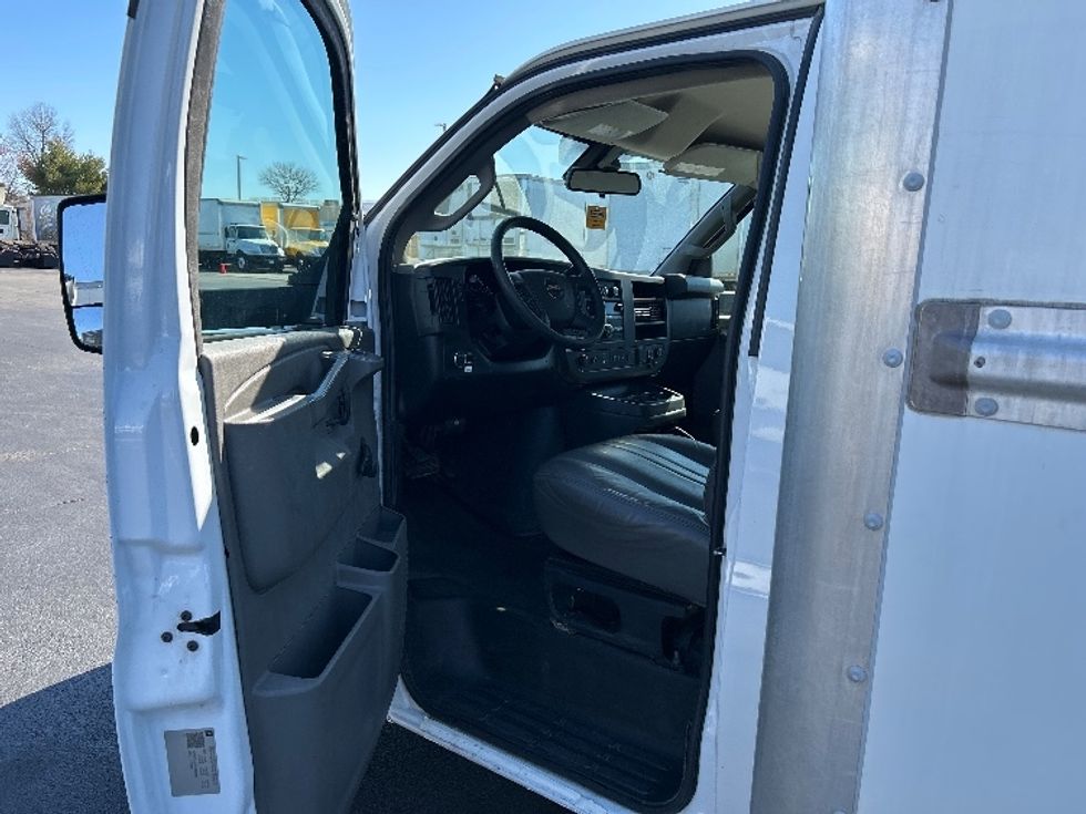 Light Duty Box Truck-Light and Medium Duty Trucks-GMC-2020-Savana G33903-Swedesboro-NJ-84,017\n\t\tmiles-$ 29,750 - Image 15