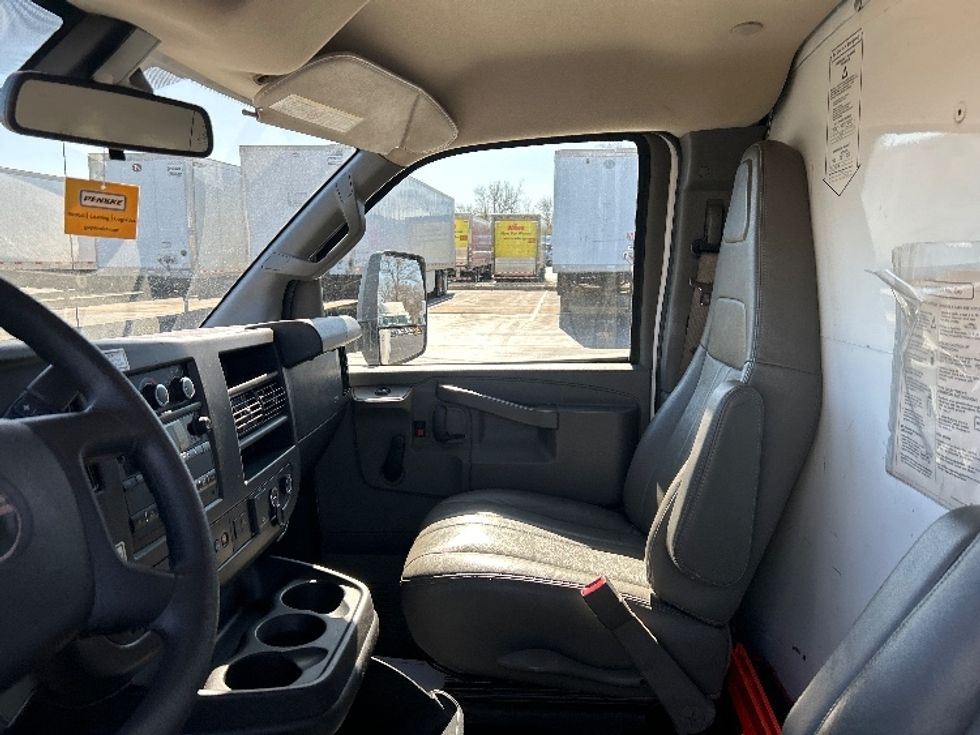 Light Duty Box Truck-Light and Medium Duty Trucks-GMC-2020-Savana G33903-Swedesboro-NJ-84,017\n\t\tmiles-$ 29,750 - Image 18