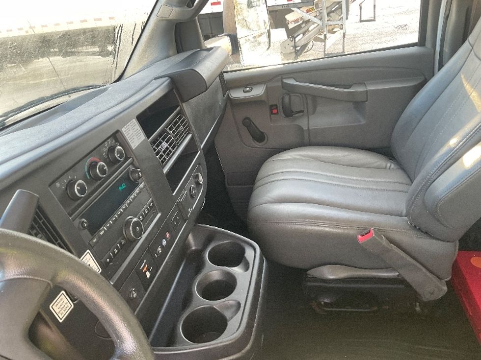 Light Duty Box Truck-Light and Medium Duty Trucks-GMC-2020-Savana G33903-Tampa-FL-92,680\n\t\tmiles-$ 29,500 - Image 18