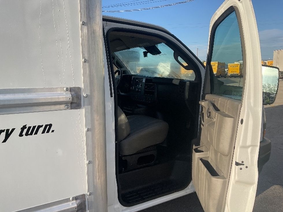 Light Duty Box Truck-Light and Medium Duty Trucks-GMC-2020-Savana G33903-Tampa-FL-92,680\n\t\tmiles-$ 29,500 - Image 19
