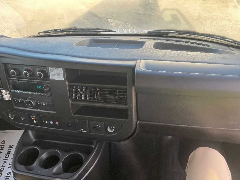 Light Duty Box Truck-Light and Medium Duty Trucks-GMC-2020-Savana G33903-Tampa-FL-92,680\n\t\tmiles-$ 29,500 - Image 20