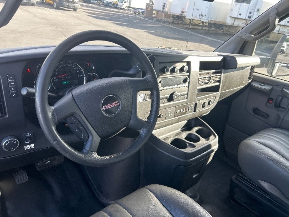 Light Duty Box Truck-Light and Medium Duty Trucks-GMC-2020-Savana G33903-Torrance-CA-75,066\n\t\tmiles-$ 36,250 - Image 17