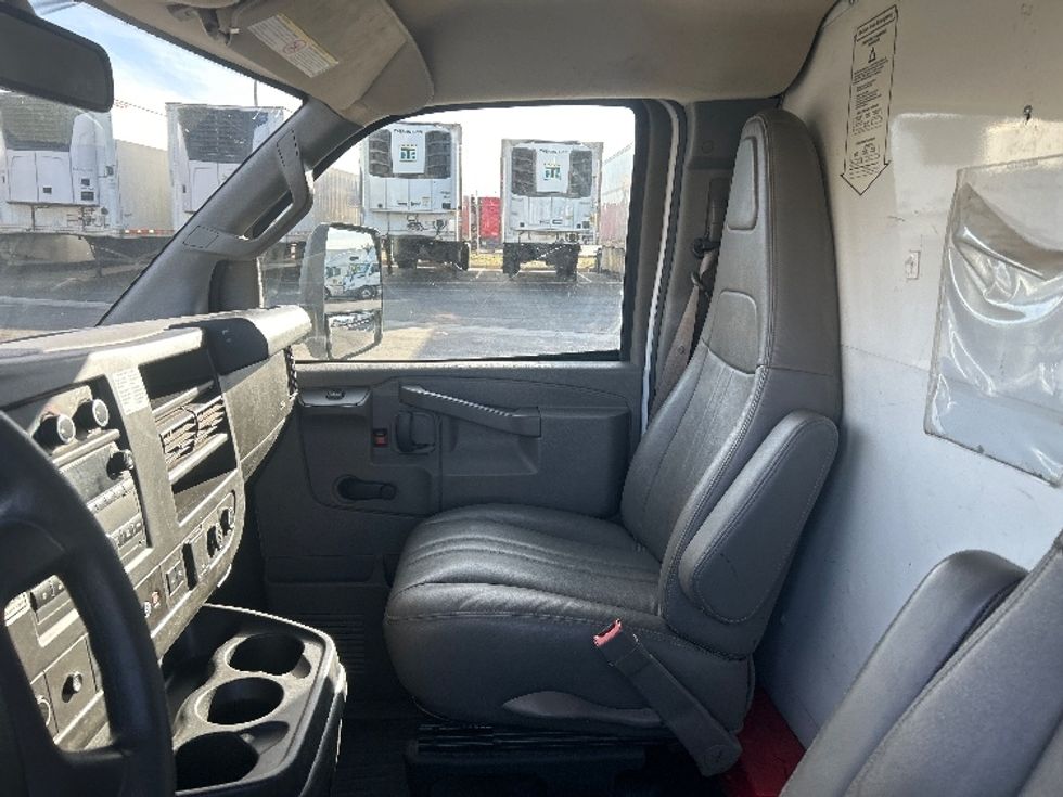 Light Duty Box Truck-Light and Medium Duty Trucks-GMC-2020-Savana G33903-Torrance-CA-75,066\n\t\tmiles-$ 36,250 - Image 19