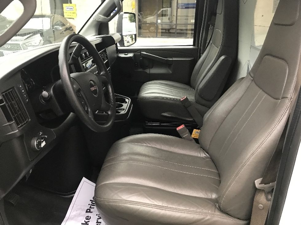 Light Duty Box Truck-Light and Medium Duty Trucks-GMC-2020-Savana G33903-Warren-MI-109,437\n\t\tmiles-$ 32,250 - Image 19