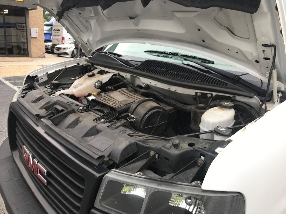 Light Duty Box Truck-Light and Medium Duty Trucks-GMC-2020-Savana G33903-Warren-MI-109,437\n\t\tmiles-$ 32,250 - Image 24