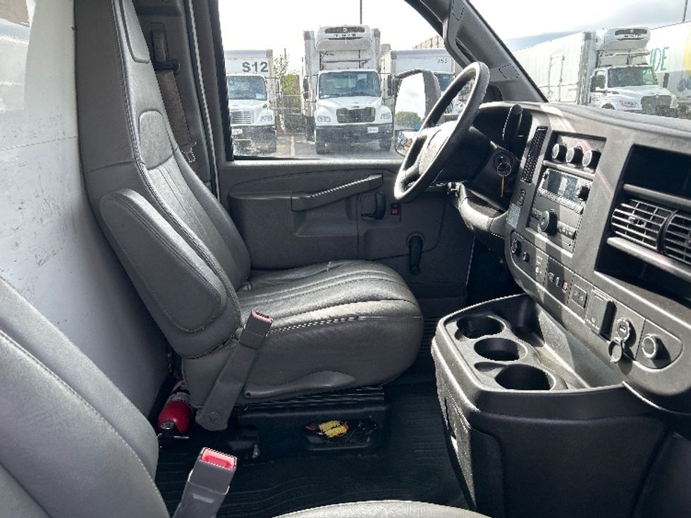 Light Duty Box Truck-Light and Medium Duty Trucks-GMC-2020-Savana G33903-West Sacramento-CA-85,173\n\t\tmiles-$ 30,750 - Image 22