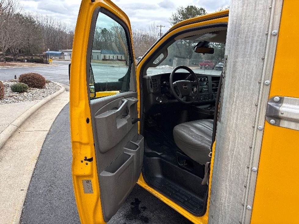 Light Duty Box Truck-Light and Medium Duty Trucks-GMC-2020-Savana G33903-Winston Salem-NC-115,321\n\t\tmiles-$ 24,000 - Image 15