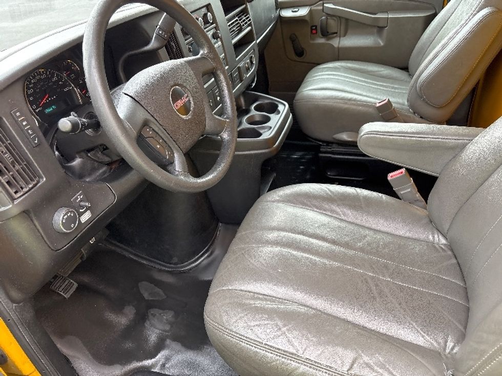 Light Duty Box Truck-Light and Medium Duty Trucks-GMC-2020-Savana G33903-Winston Salem-NC-115,321\n\t\tmiles-$ 24,000 - Image 16