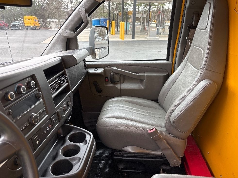 Light Duty Box Truck-Light and Medium Duty Trucks-GMC-2020-Savana G33903-Winston Salem-NC-115,321\n\t\tmiles-$ 24,000 - Image 18