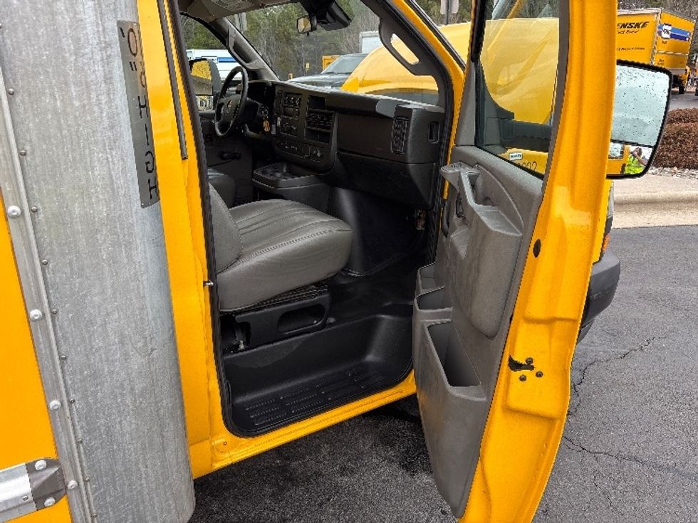 Light Duty Box Truck-Light and Medium Duty Trucks-GMC-2020-Savana G33903-Winston Salem-NC-115,321\n\t\tmiles-$ 24,000 - Image 19