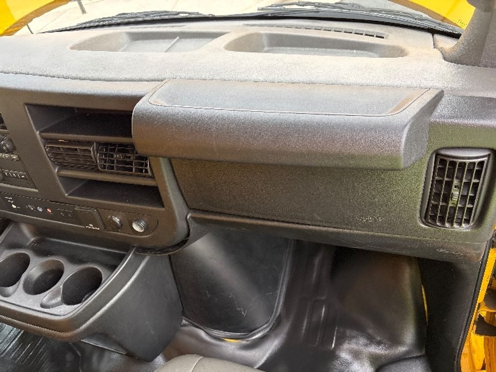 Light Duty Box Truck-Light and Medium Duty Trucks-GMC-2020-Savana G33903-Winston Salem-NC-115,321\n\t\tmiles-$ 24,000 - Image 20