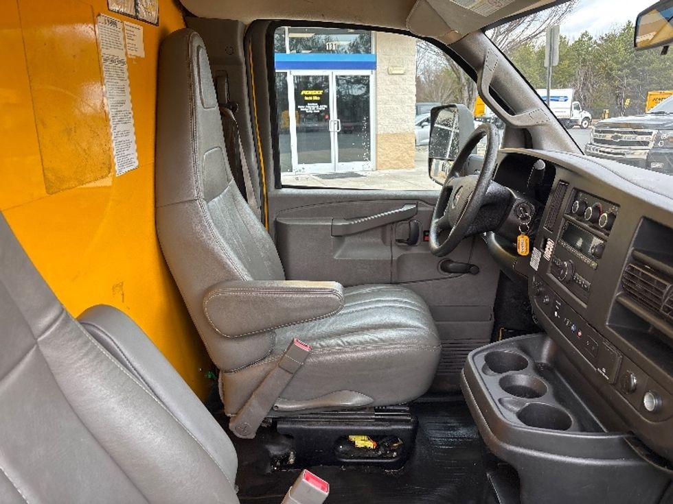 Light Duty Box Truck-Light and Medium Duty Trucks-GMC-2020-Savana G33903-Winston Salem-NC-115,321\n\t\tmiles-$ 24,000 - Image 21