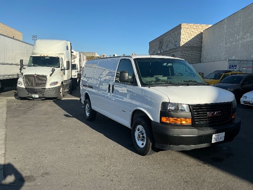 Light Duty Box Truck-Light and Medium Duty Trucks-GMC-2021-G23405-Torrance-CA-7,498\n\t\tmiles-$ 40,500 - Image 1