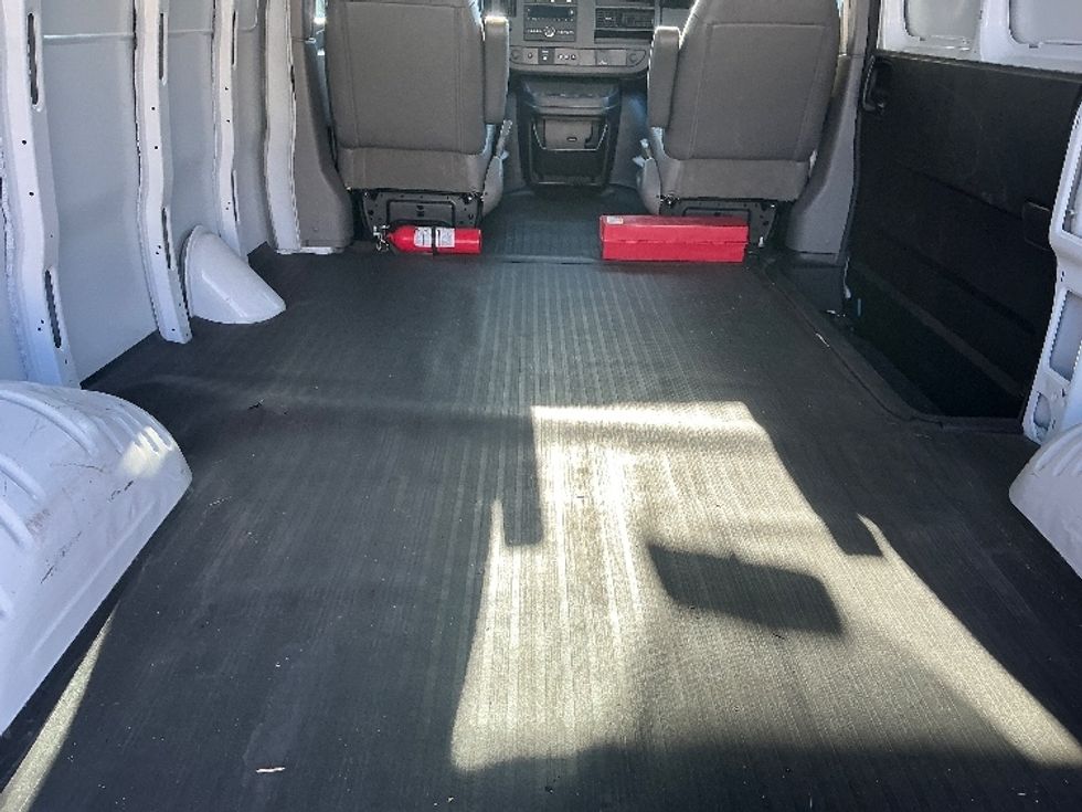 Light Duty Box Truck-Light and Medium Duty Trucks-GMC-2021-G23405-Torrance-CA-7,498\n\t\tmiles-$ 40,500 - Image 10