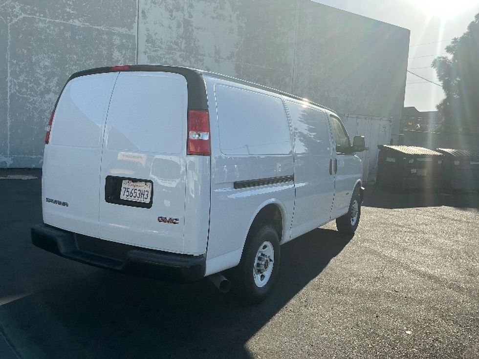 Light Duty Box Truck-Light and Medium Duty Trucks-GMC-2021-G23405-Torrance-CA-7,498\n\t\tmiles-$ 40,500 - Image 13