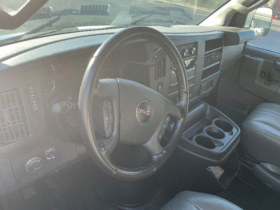 Light Duty Box Truck-Light and Medium Duty Trucks-GMC-2021-G23405-Torrance-CA-7,498\n\t\tmiles-$ 40,500 - Image 17