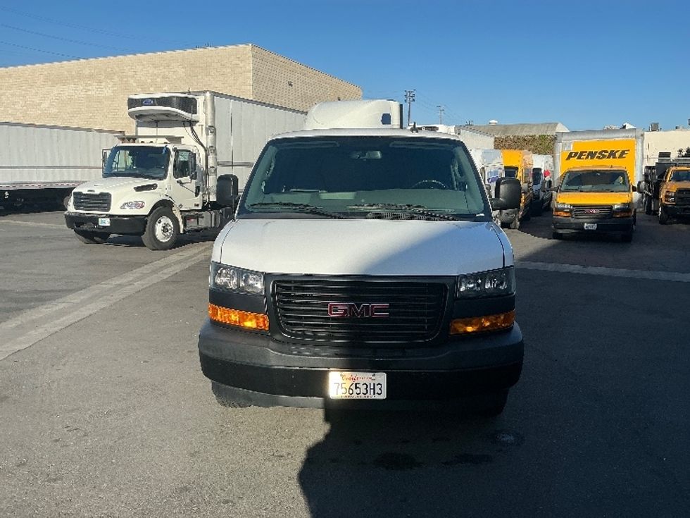 Light Duty Box Truck-Light and Medium Duty Trucks-GMC-2021-G23405-Torrance-CA-7,498\n\t\tmiles-$ 40,500 - Image 2