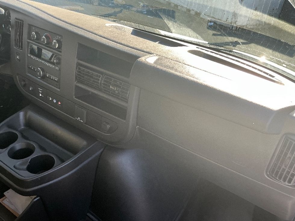 Light Duty Box Truck-Light and Medium Duty Trucks-GMC-2021-G23405-Torrance-CA-7,498\n\t\tmiles-$ 40,500 - Image 21