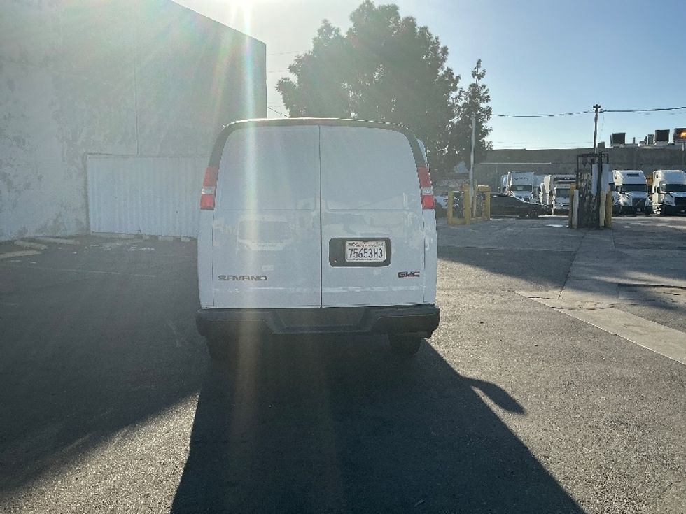 Light Duty Box Truck-Light and Medium Duty Trucks-GMC-2021-G23405-Torrance-CA-7,498\n\t\tmiles-$ 40,500 - Image 7