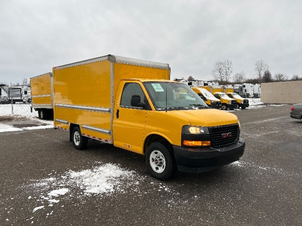 Light Duty Box Truck-Light and Medium Duty Trucks-GMC-2021-Savana G33503-Akron-OH-119,155\n\t\tmiles-$ 24,750 - Image 1